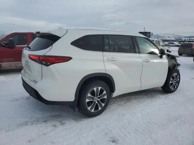 2021 TOYOTA HIGHLANDER XLE  