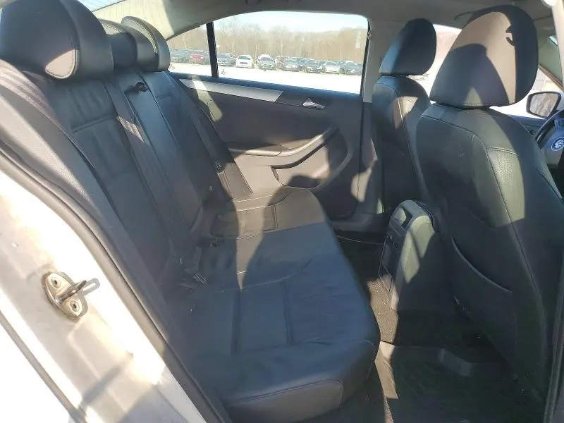 2011 VOLKSWAGEN JETTA SEL  