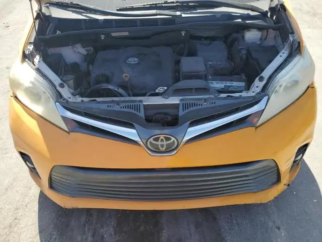 2018 TOYOTA SIENNA XLE  