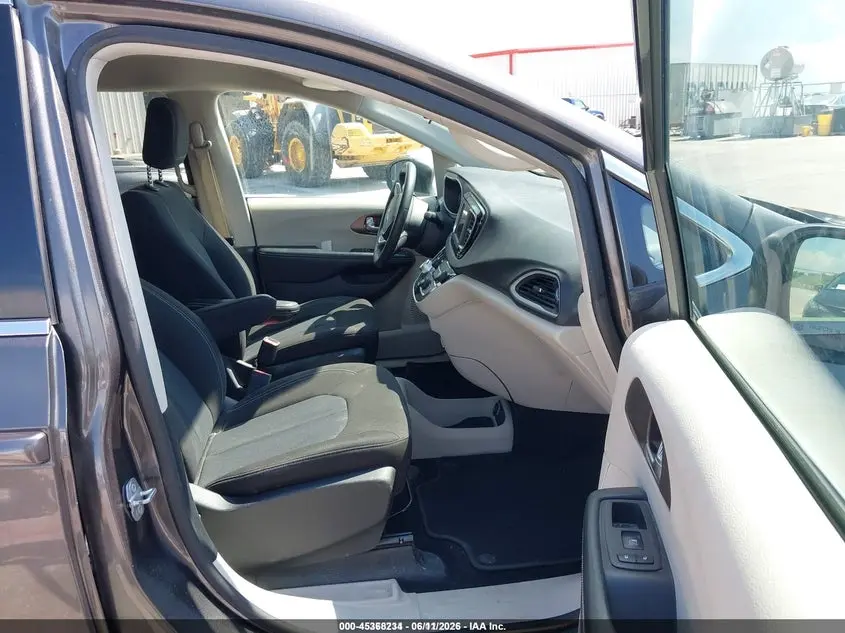 2022 CHRYSLER VOYAGER LX