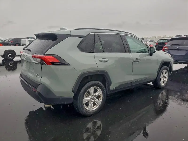 2021 TOYOTA RAV4 XLE  