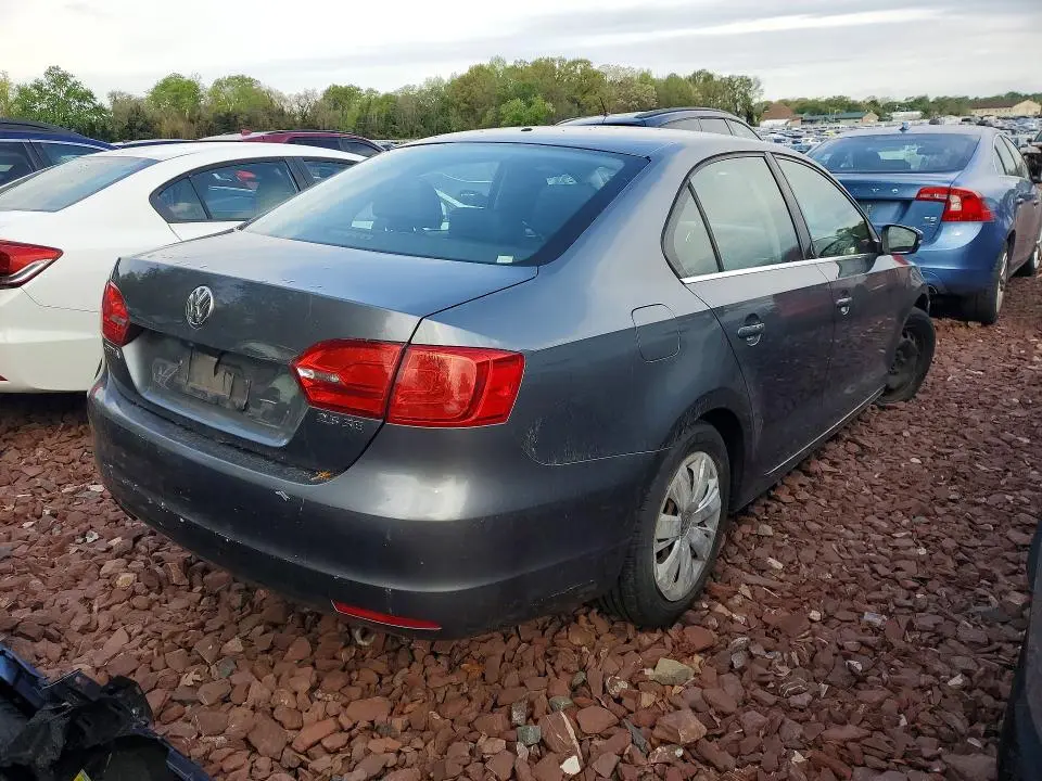 2013 VOLKSWAGEN JETTA SE  
