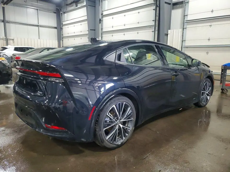 2025 TOYOTA PRIUS XLE  