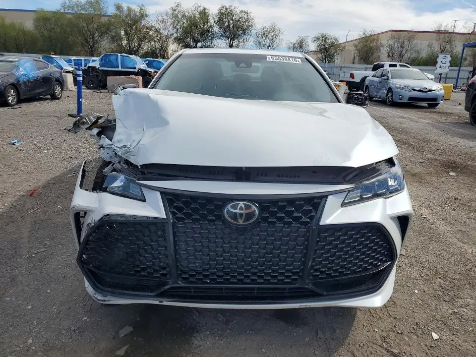 2019 TOYOTA AVALON XSE  