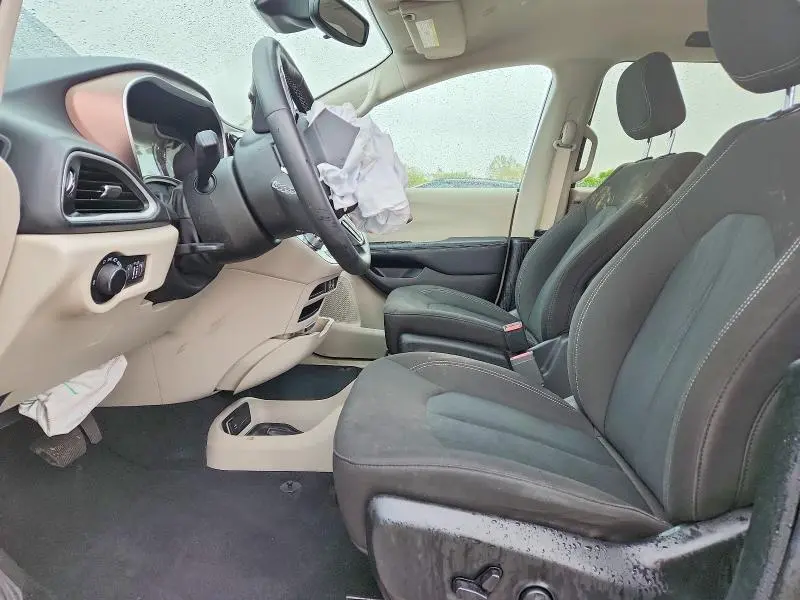2024 CHRYSLER VOYAGER LX  