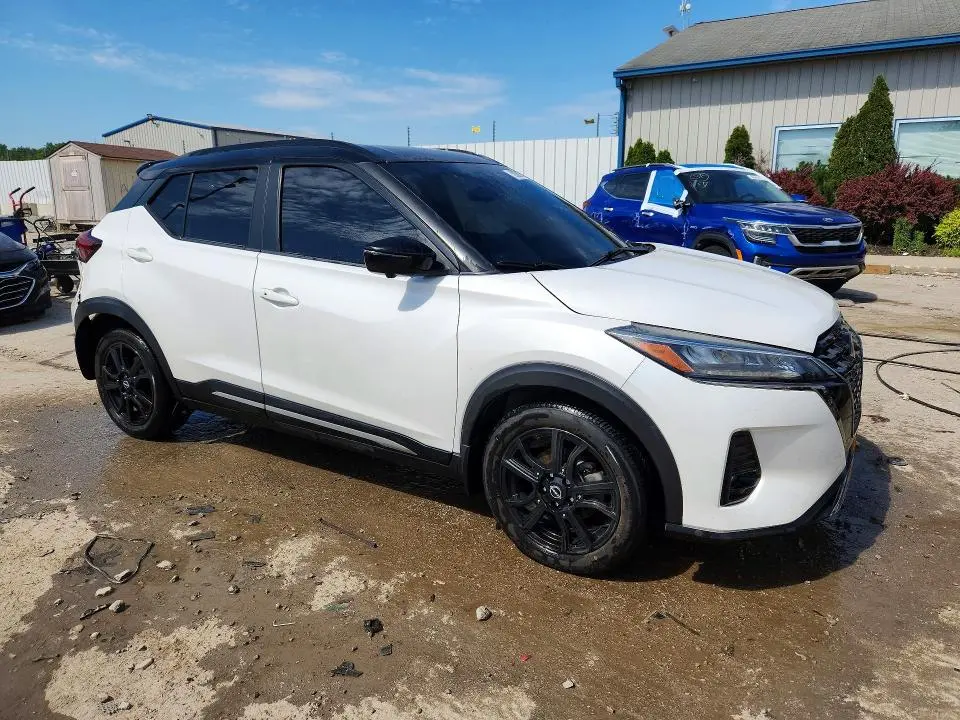2023 NISSAN KICKS SR  