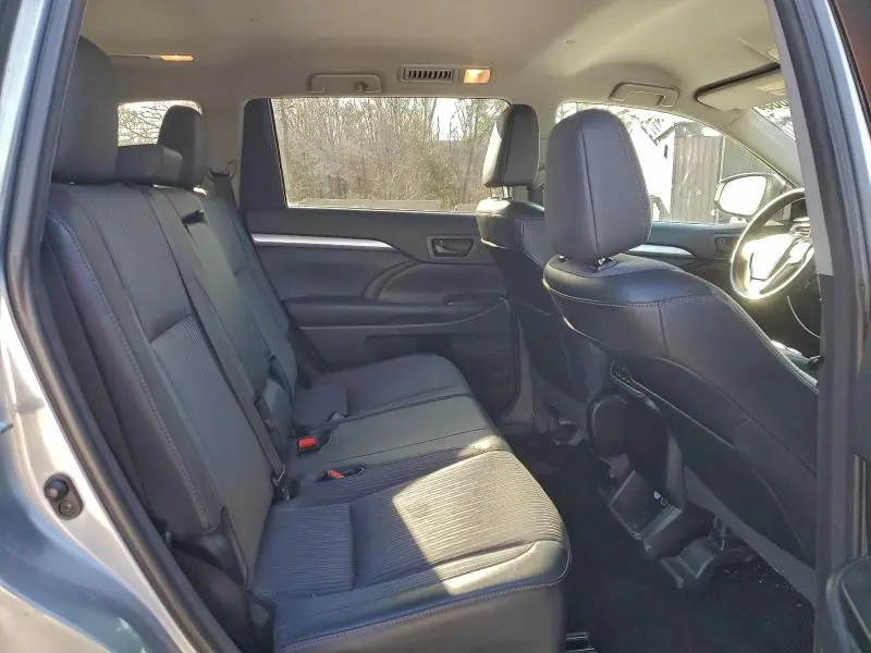 2015 TOYOTA HIGHLANDER LE  