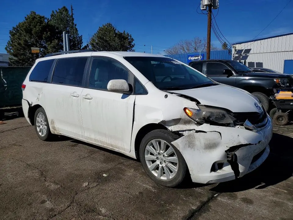 2011 TOYOTA SIENNA LE  