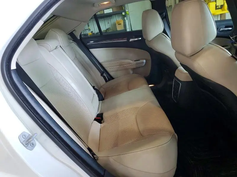 2019 CHRYSLER 300 LIMITED  