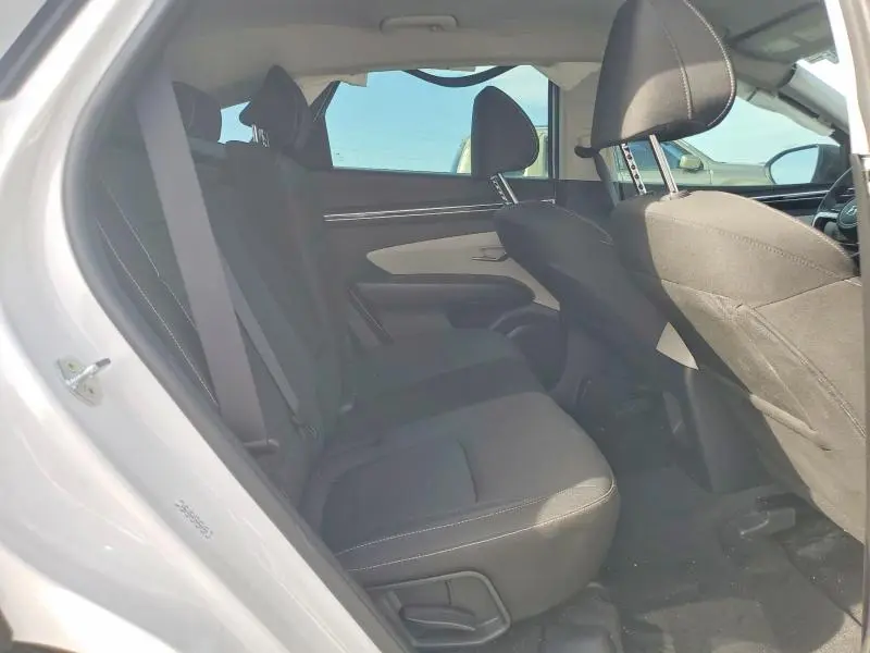 2022 HYUNDAI TUCSON SE  