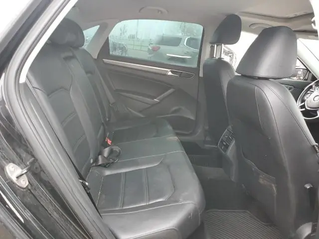 2016 VOLKSWAGEN PASSAT SE  