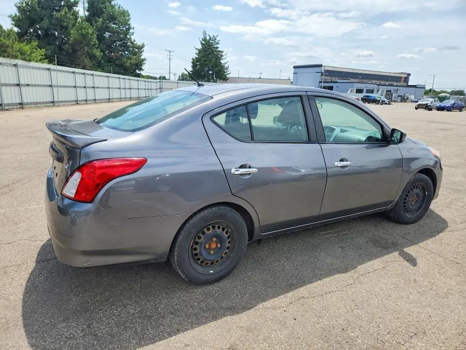 2019 NISSAN VERSA SV  