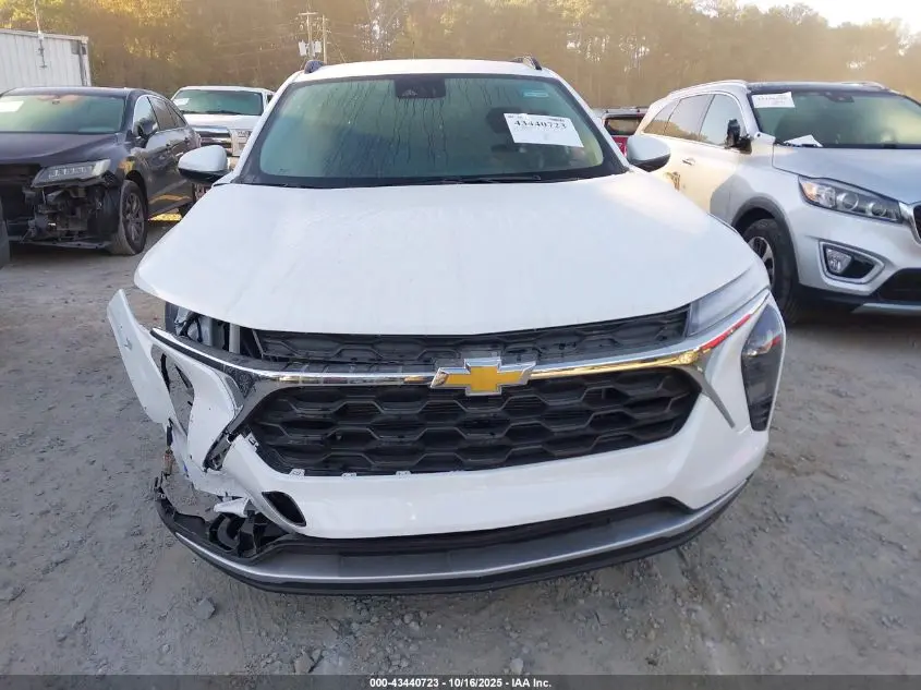 2025 CHEVROLET TRAX FWD LT