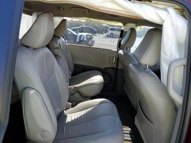 2013 TOYOTA SIENNA XLE  
