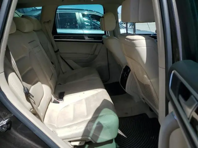 2016 VOLKSWAGEN TOUAREG SPORT  