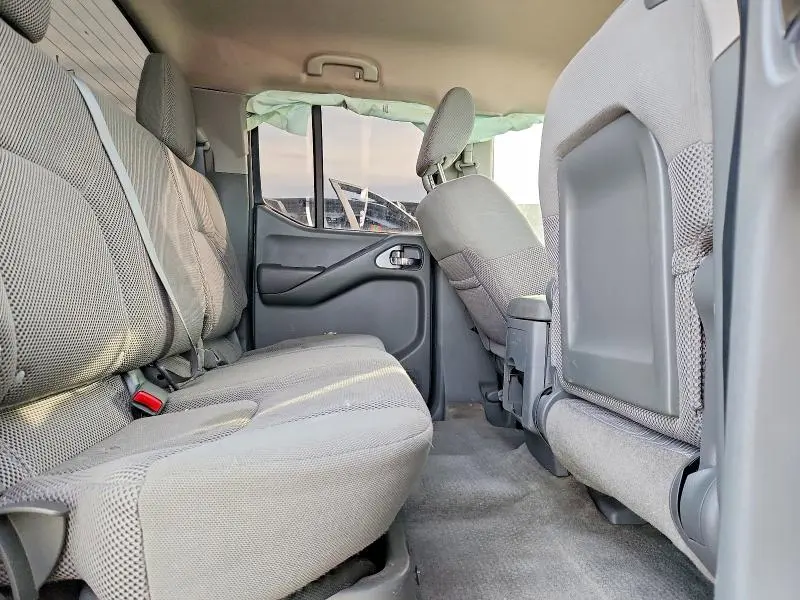 2013 NISSAN FRONTIER S  