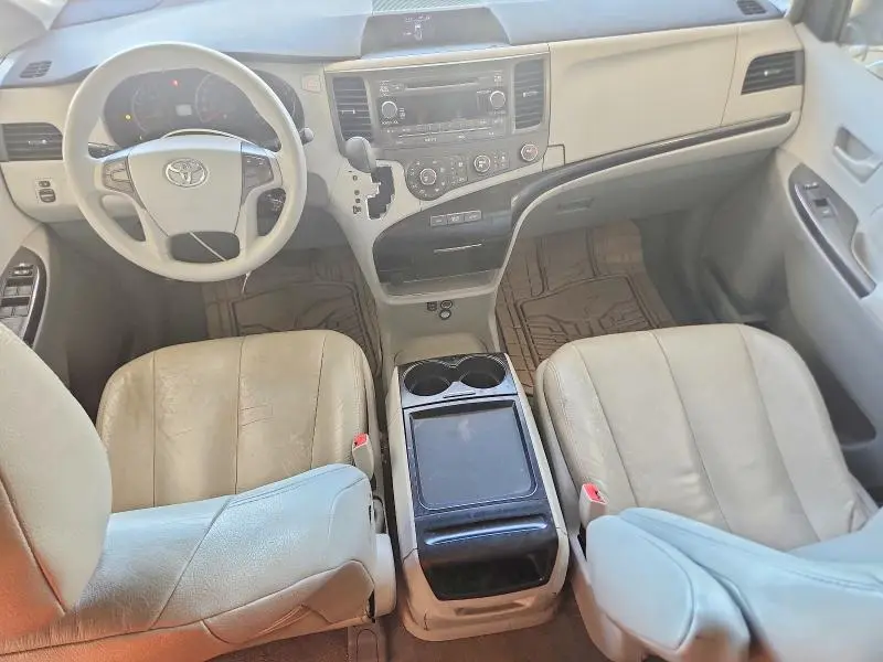 2011 TOYOTA SIENNA LE  