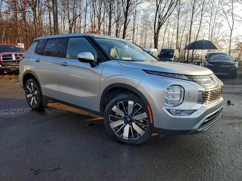 2025 MITSUBISHI OUTLANDER SE  