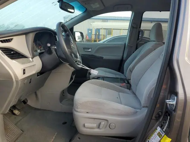 2017 TOYOTA SIENNA LE  