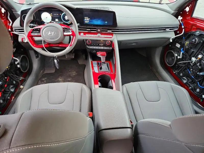 2025 HYUNDAI ELANTRA SEL  