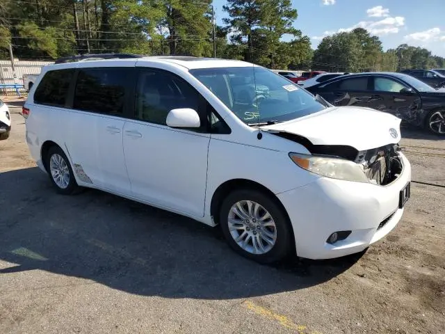 2012 TOYOTA SIENNA XLE  