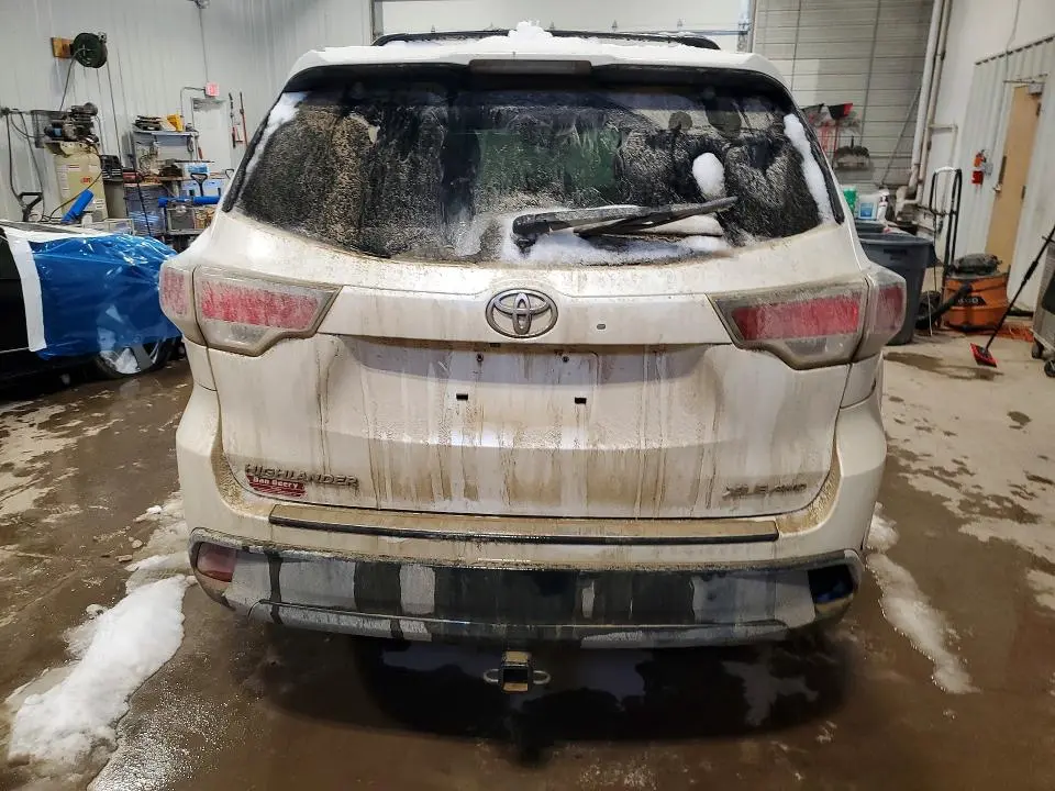 2016 TOYOTA HIGHLANDER XLE  