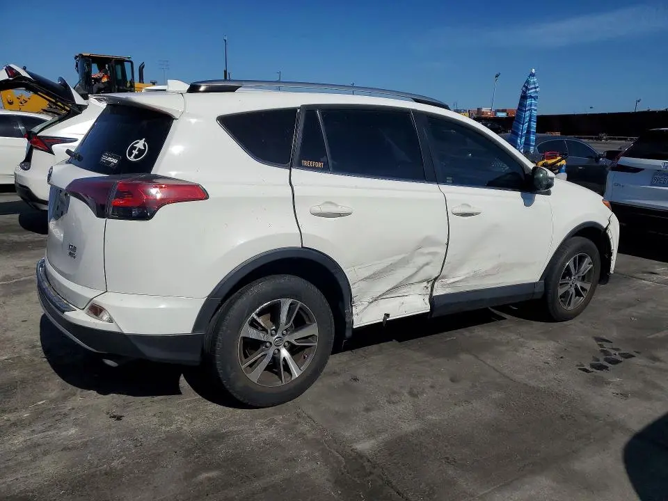 2018 TOYOTA RAV4 XLE  