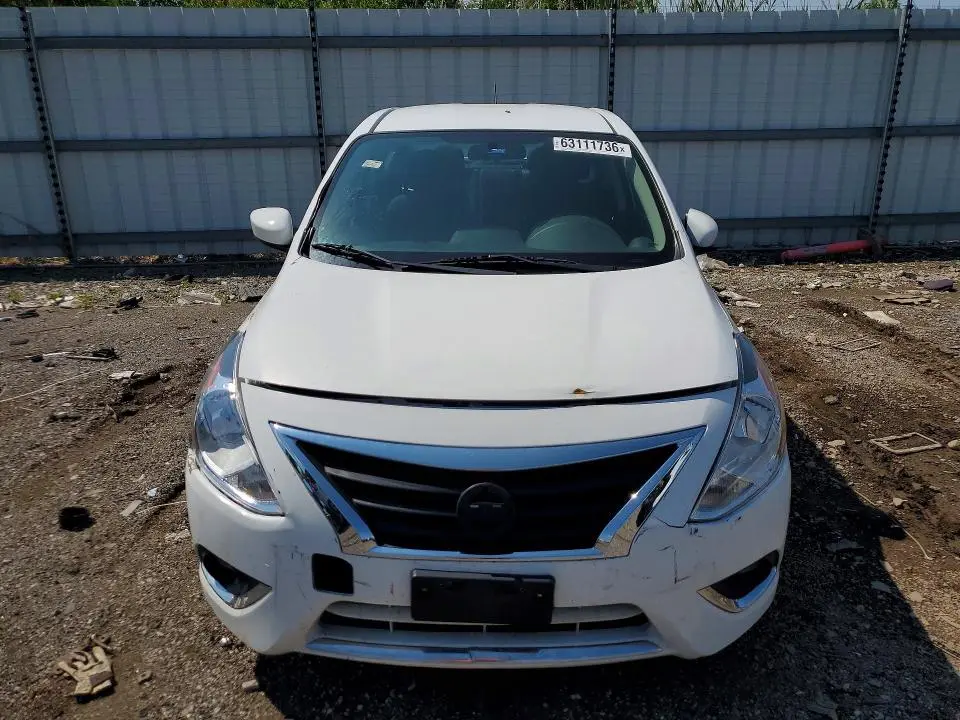 2018 NISSAN VERSA SV  