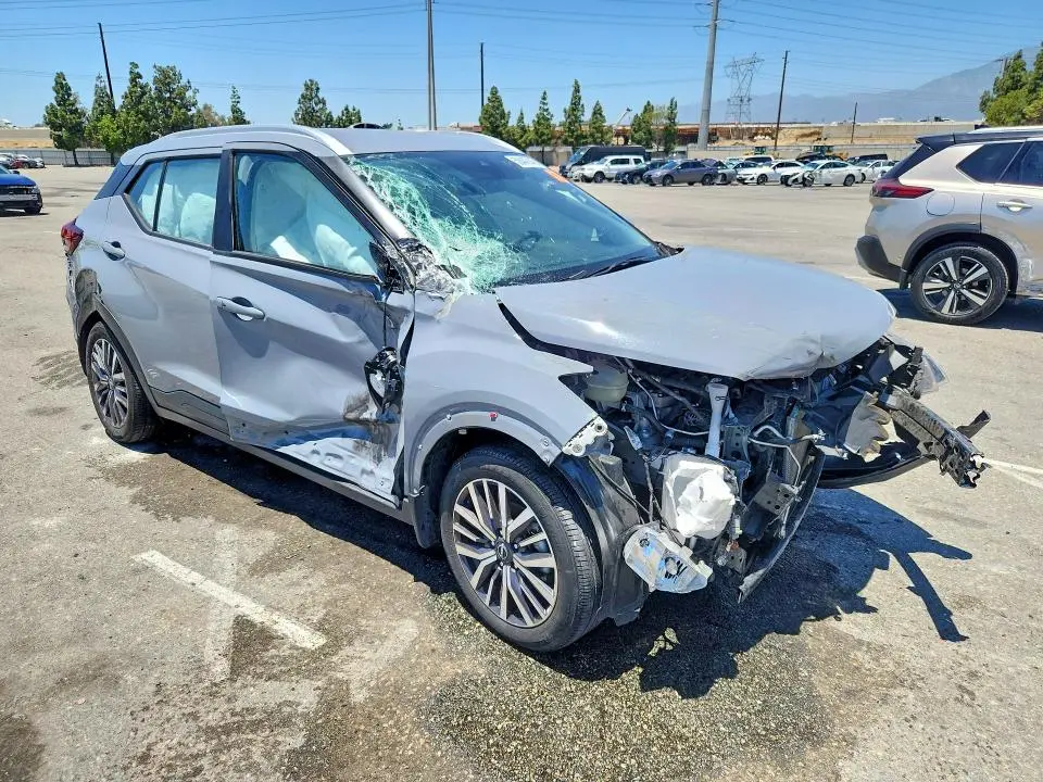 2024 NISSAN KICKS SV  
