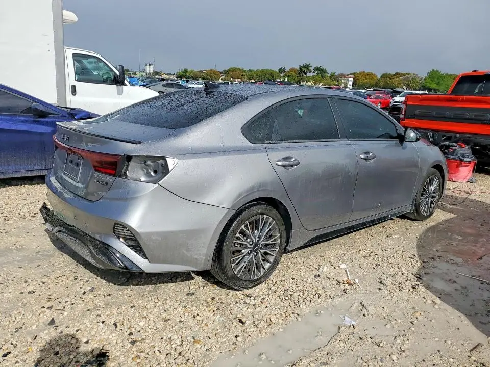 2024 KIA FORTE GT-LINE  