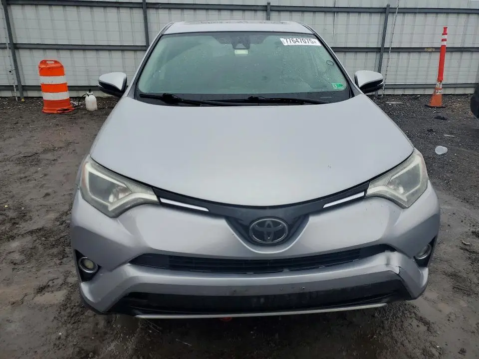 2018 TOYOTA RAV4 XLE  