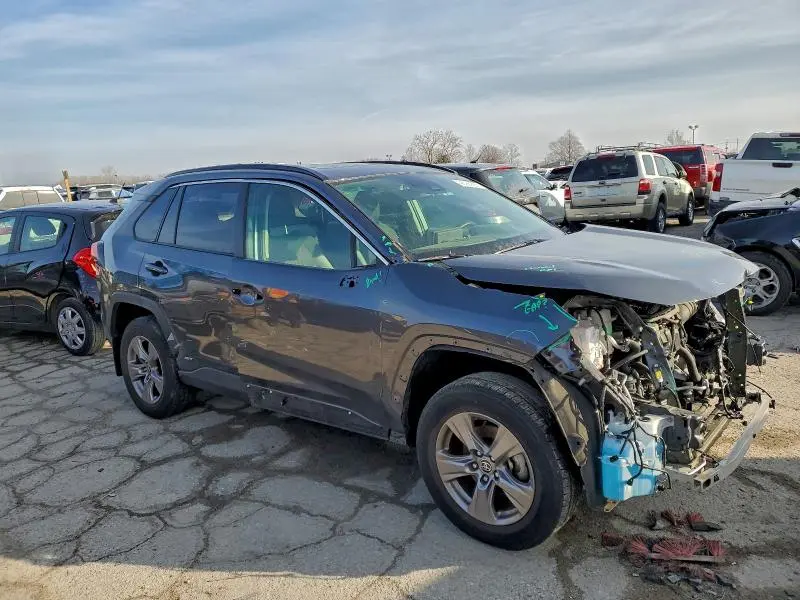 2022 TOYOTA RAV4 XLE  