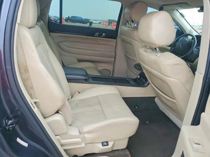 2013 LINCOLN MKT   
