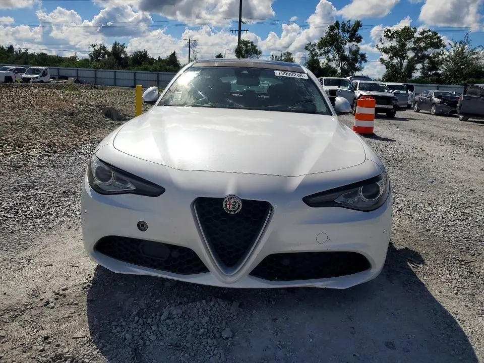 2017 ALFA ROMEO GIULIA TI Q4  