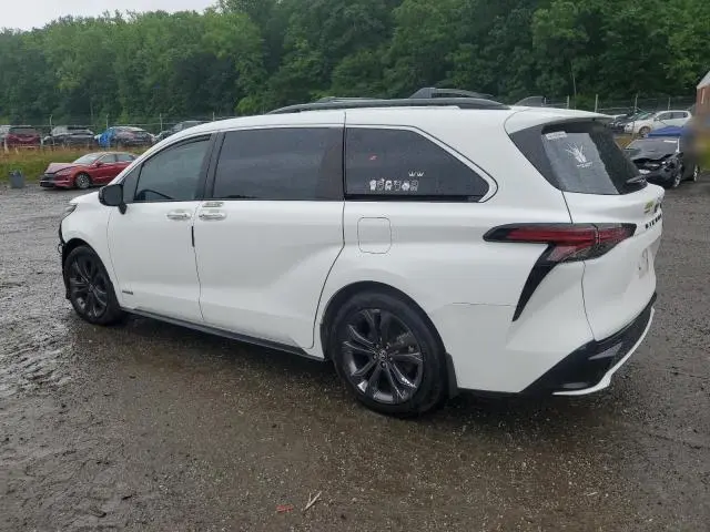 2021 TOYOTA SIENNA XSE  