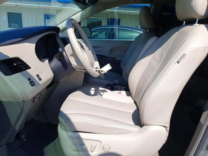 2011 TOYOTA SIENNA LE  