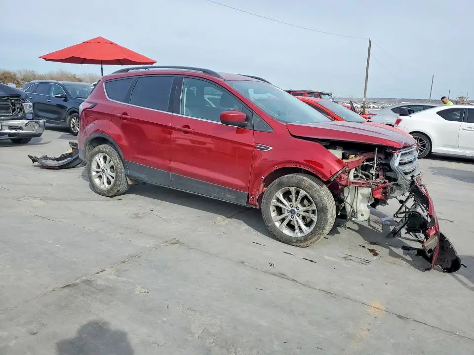 2017 FORD ESCAPE SE  