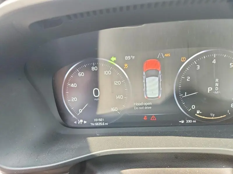2019 VOLVO XC40 T5 MOMENTUM  