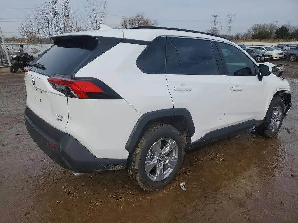 2025 TOYOTA RAV4 XLE  