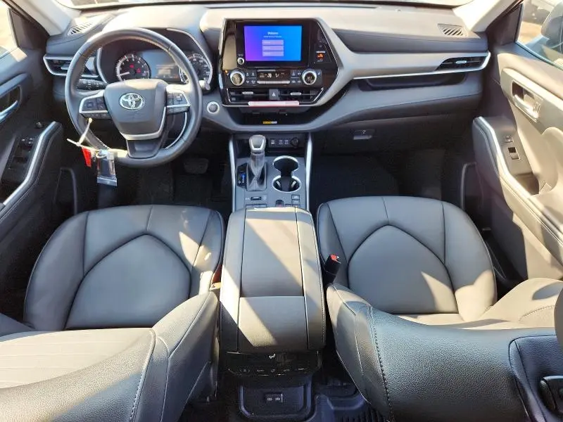 2025 TOYOTA HIGHLANDER LE  