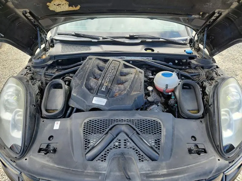 2016 PORSCHE MACAN S  