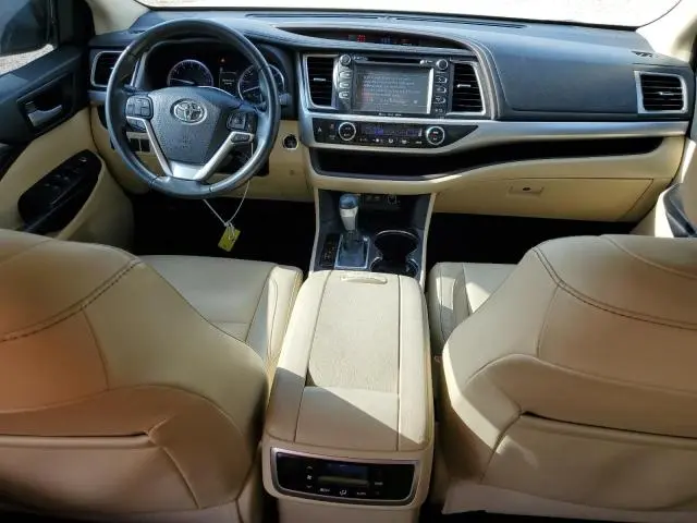 2018 TOYOTA HIGHLANDER SE  