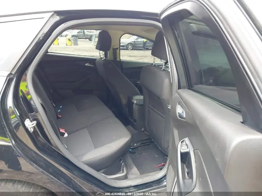2016 FORD FOCUS SE