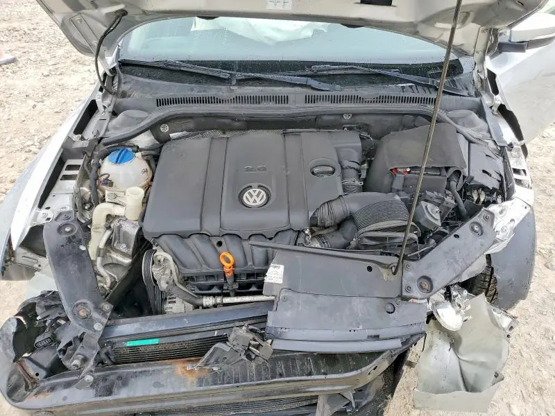 2011 VOLKSWAGEN JETTA SE  