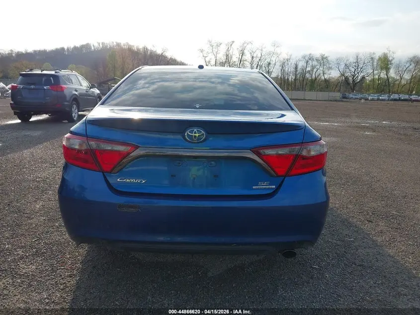 2016 TOYOTA CAMRY SE