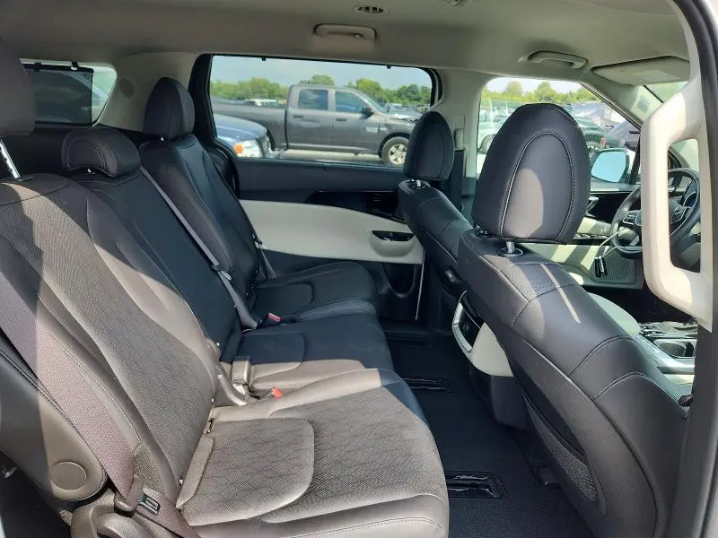 2023 KIA CARNIVAL EX  