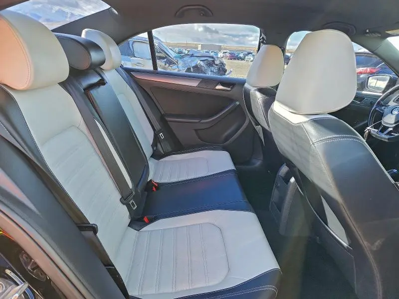 2016 VOLKSWAGEN JETTA SPORT  