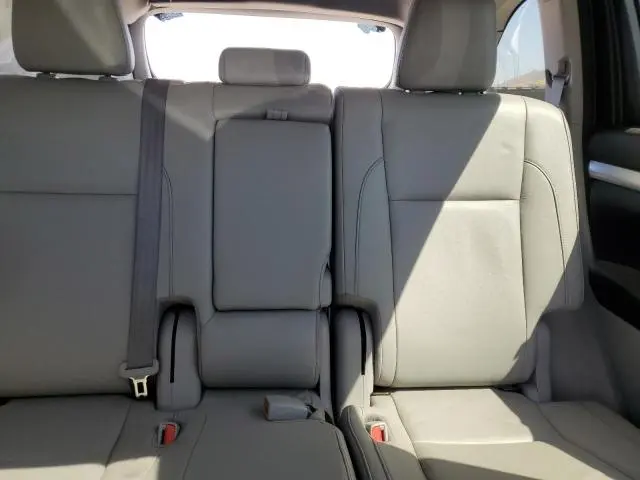 2017 TOYOTA HIGHLANDER SE  