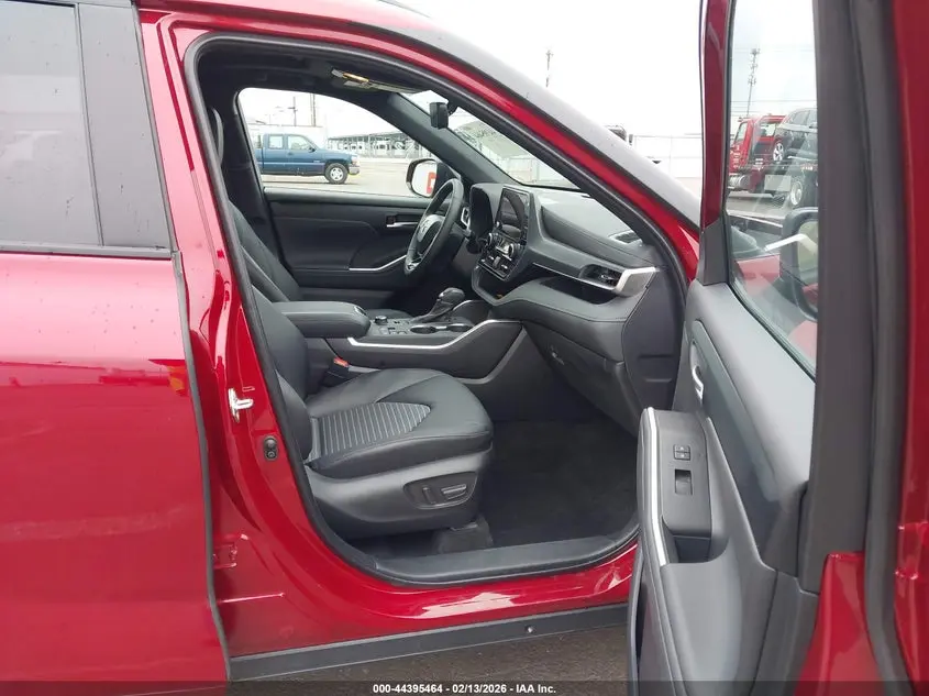 2025 TOYOTA HIGHLANDER XSE