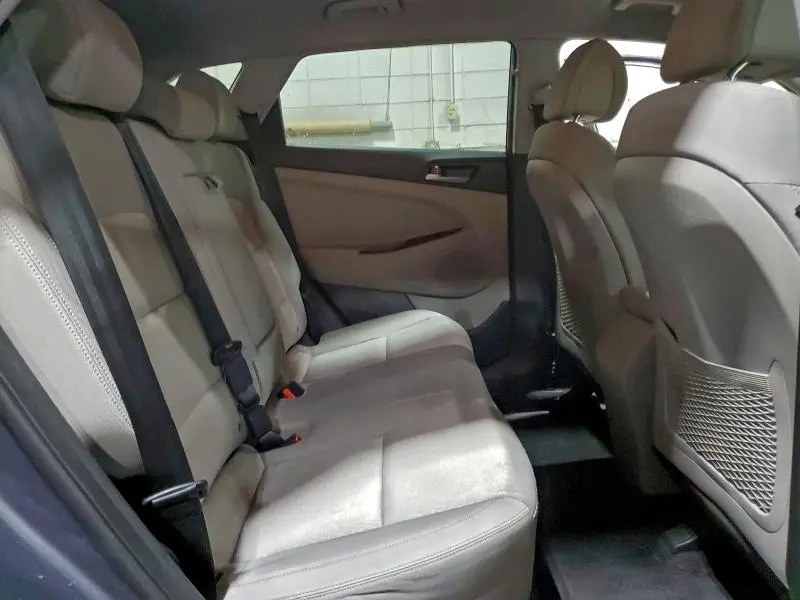 2018 HYUNDAI TUCSON SE  